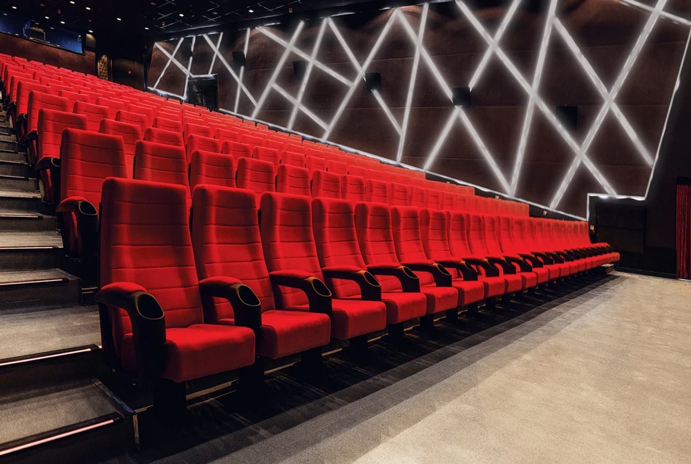 تجهیز سالن سینمای گلستان